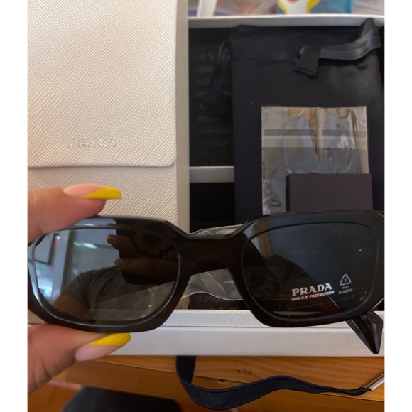 Prada Sunglasses 100% Authentic. NEW NEVER WORN…. - Picture 4 of 6